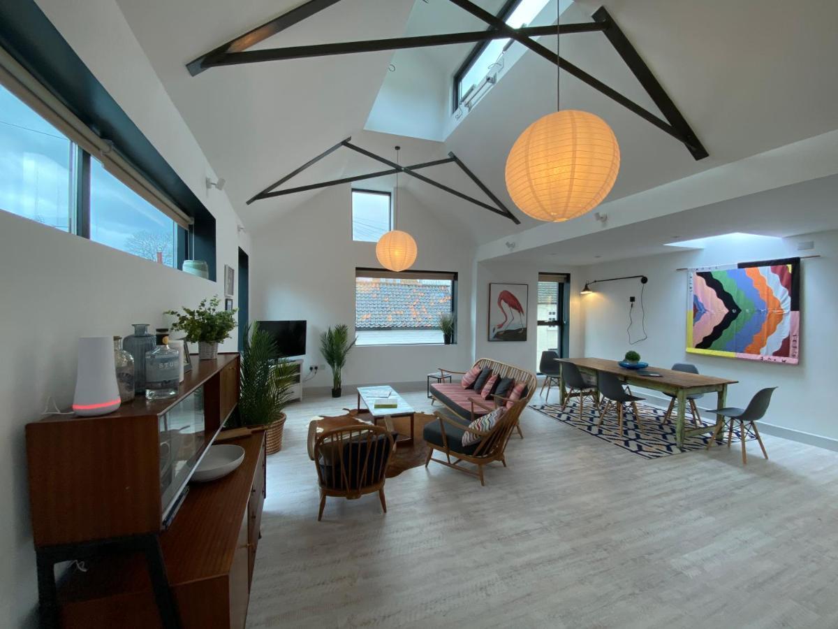 May Road, Stylish Townhouse Туикънам Екстериор снимка