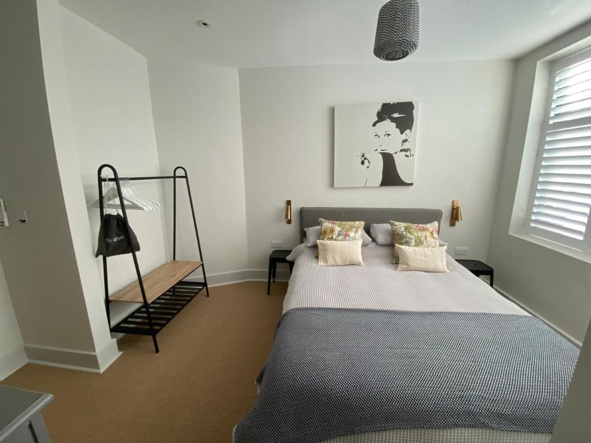 May Road, Stylish Townhouse Туикънам Екстериор снимка